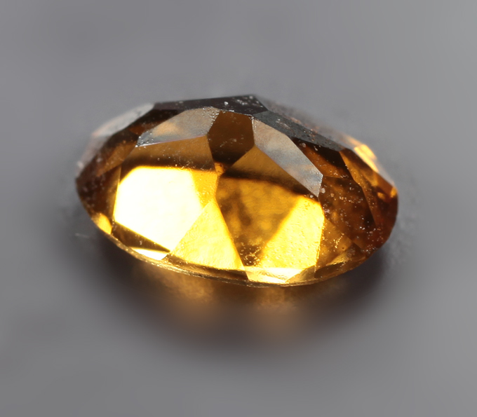 Оранжевато-желтый турмалин 0,7 карата