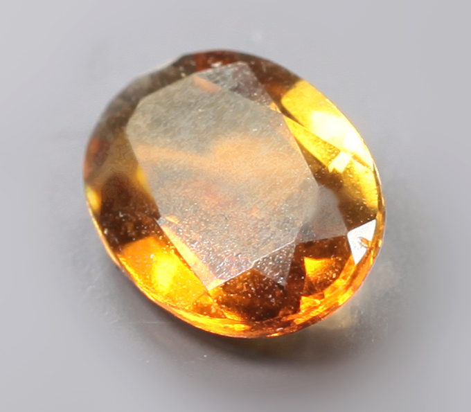 Оранжевато-желтый турмалин 0,67 карата