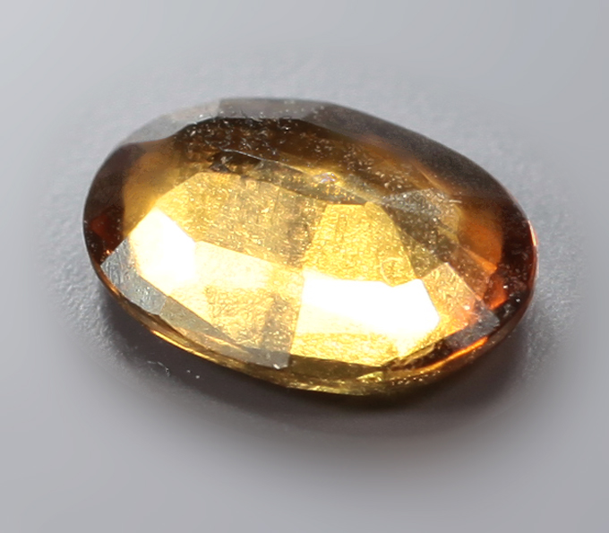 Оранжевато-желтый турмалин 0,67 карата