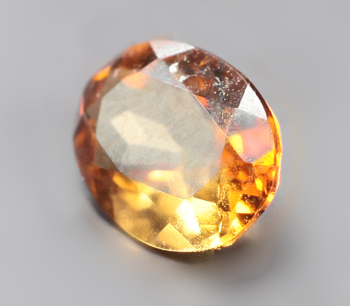 Оранжевато-желтый турмалин 0,77 карата