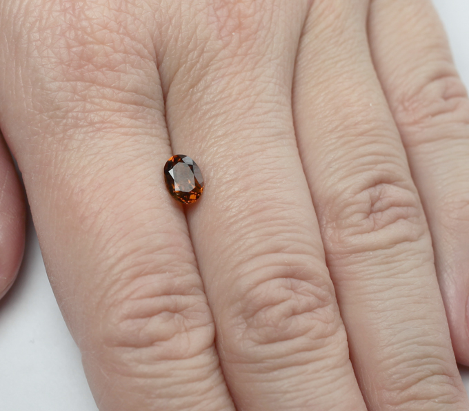 Желтовато-оранжевый турмалин 0,88 карата