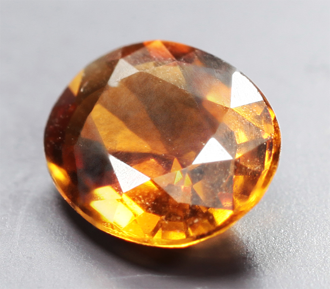 Оранжевато-желтый турмалин 1,04 карата