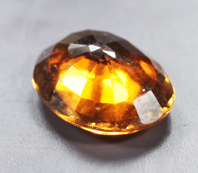Оранжевато-желтый турмалин 1,04 карата
