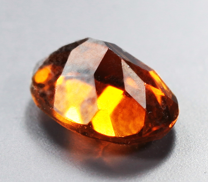 Желтовато-оранжевый турмалин 0,83 карата
