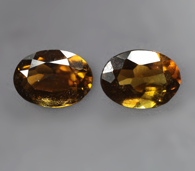 Пара зеленовато-желтых турмалинов 1,77 карата