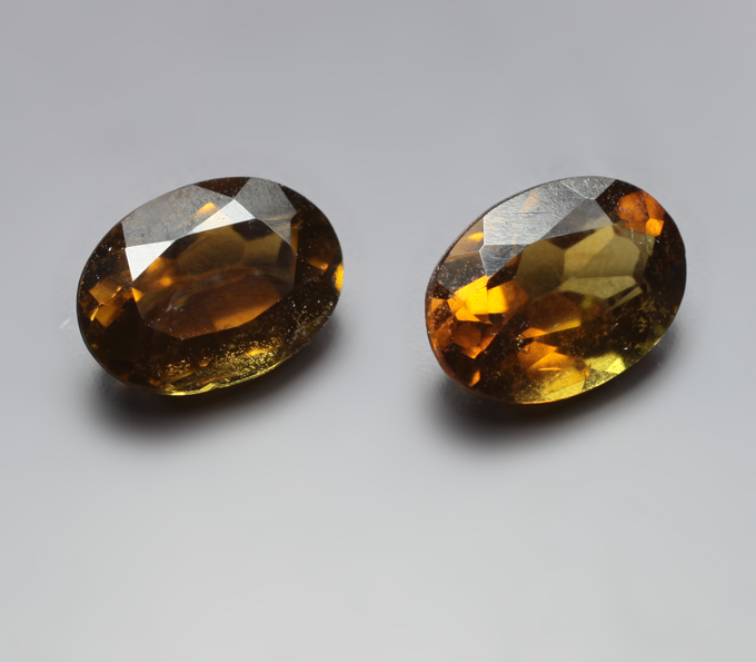 Пара зеленовато-желтых турмалинов 1,77 карата