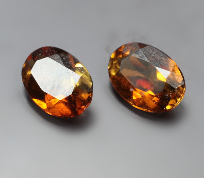 Пара желтовато-оранжевых турмалинов 1,32 карата