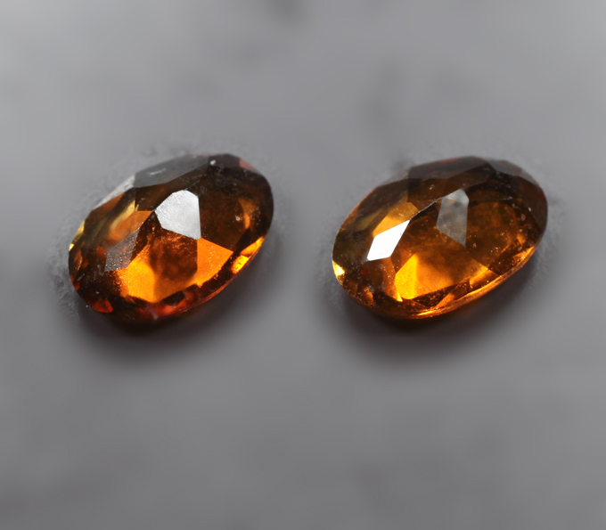Пара желтовато-оранжевых турмалинов 1,32 карата