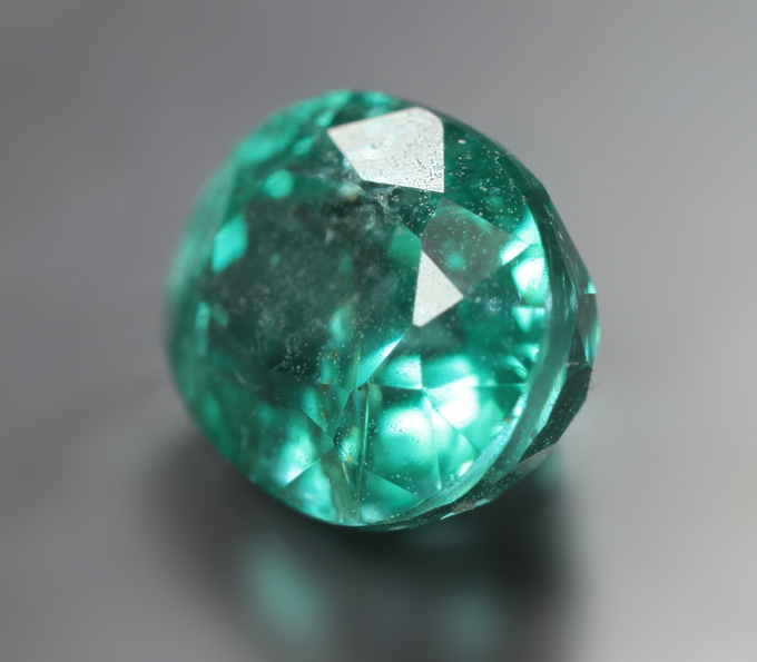 Топовый цвет! «Неоновый» апатит 1,83 карата