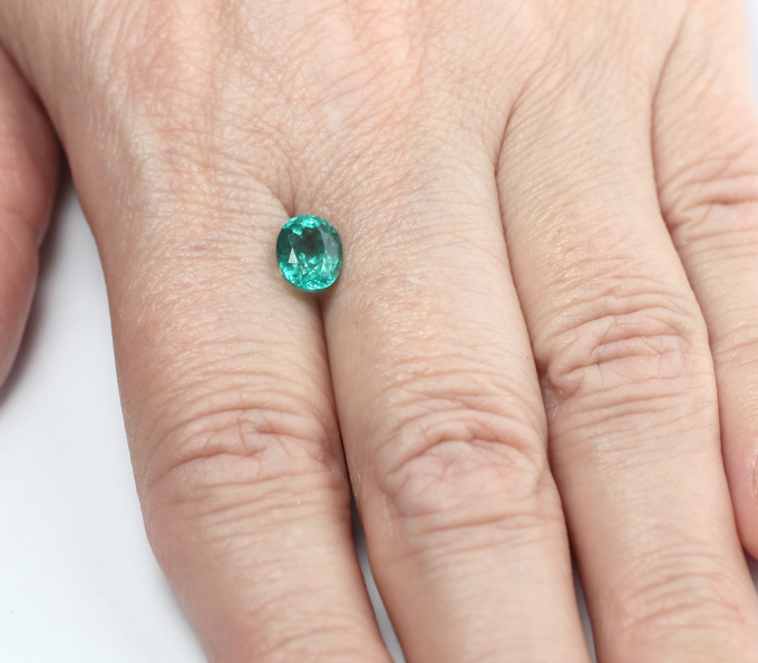 Топовый цвет! «Неоновый» апатит 1,83 карата