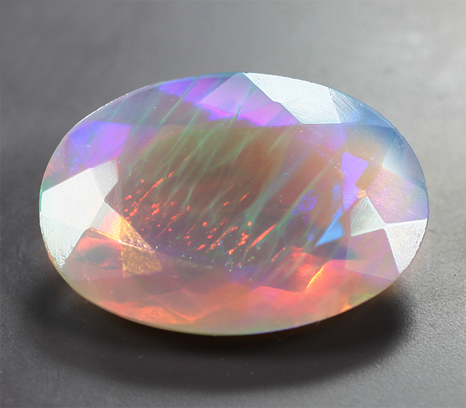 Ограненный эфиопский опал 3,83 карата