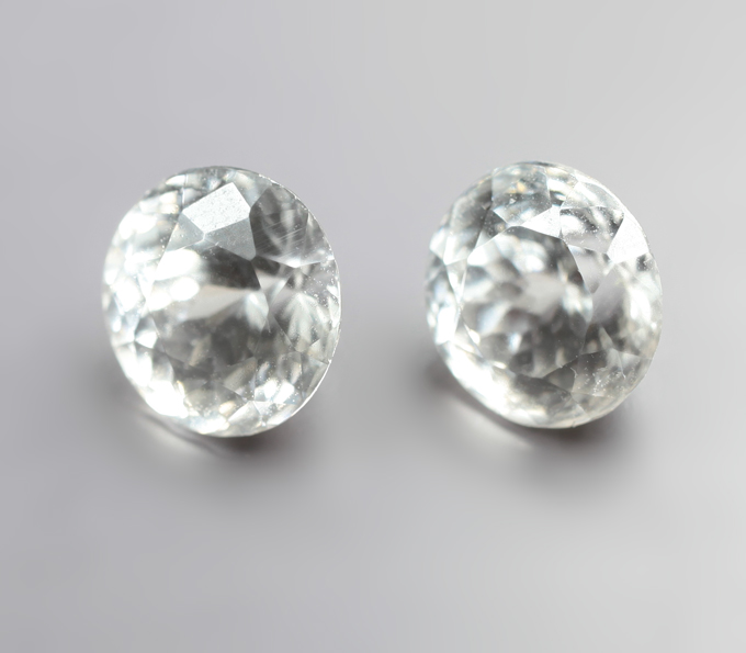 Пара бесцветных цирконов 3,35 карата