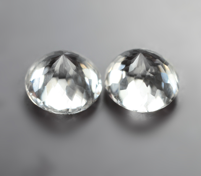Пара бесцветных цирконов 3,35 карата