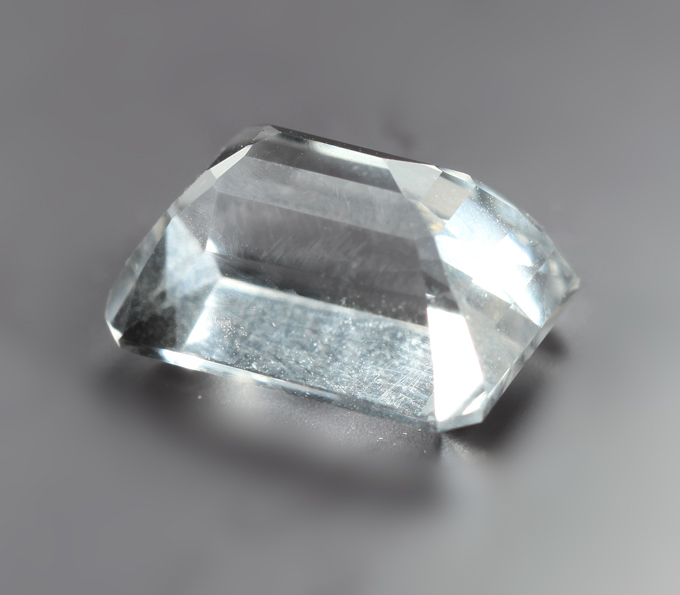 Чистейший крупный гошенит 9,74 карата