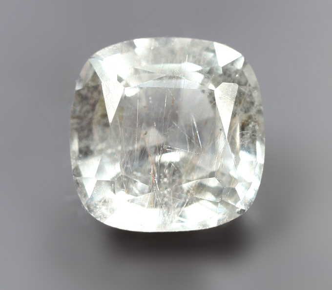 Редкий крупный фенакит с включеним рутила 4,02 карата