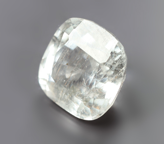 Редкий крупный фенакит с включеним рутила 4,02 карата