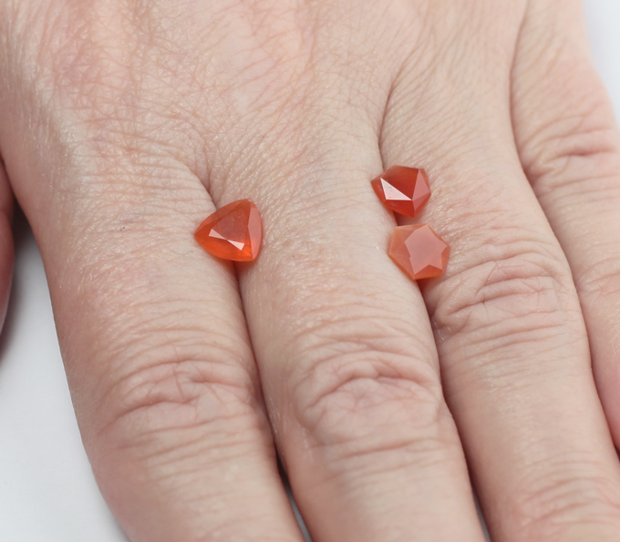 Набор из 3 мексиканских ограненных «огненных» опалов 1,99 карата