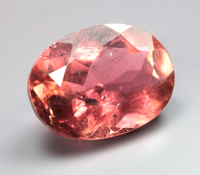 Красно-оранжевый турмалин 4,13 карата