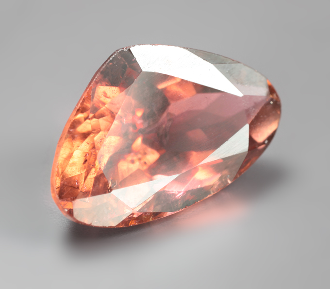 Красновато-оранжевый турмалин 4,1 карата