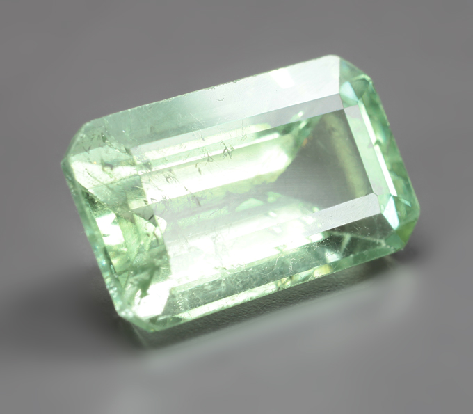 Желтовато-зеленый "неоновый" турмалин 3,62 карата