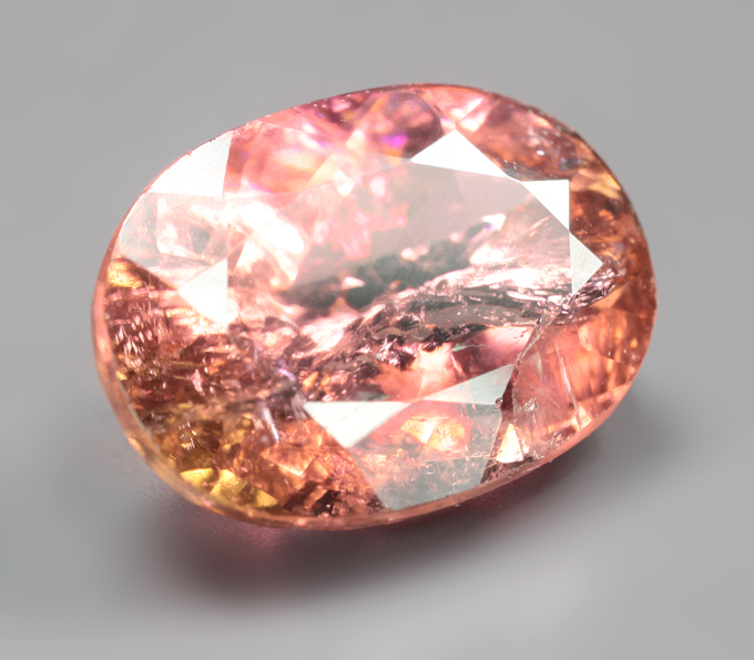 Красновато-оранжевый турмалин 4,04 карата