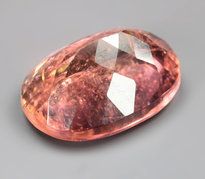 Красновато-оранжевый турмалин 4,04 карата