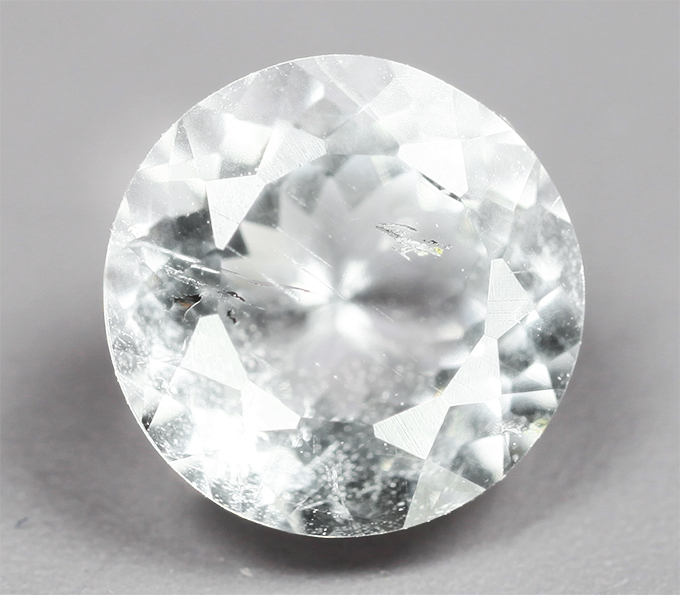 Редкий поллуцит 0,82 карата