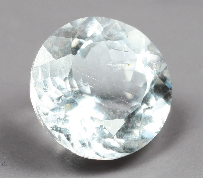 Редкий поллуцит 0,82 карата