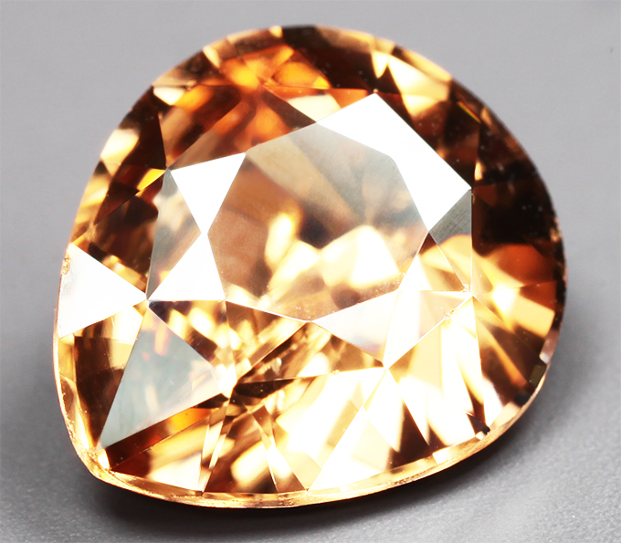 Чистейший крупный оранжевый циркон 5,09 карата