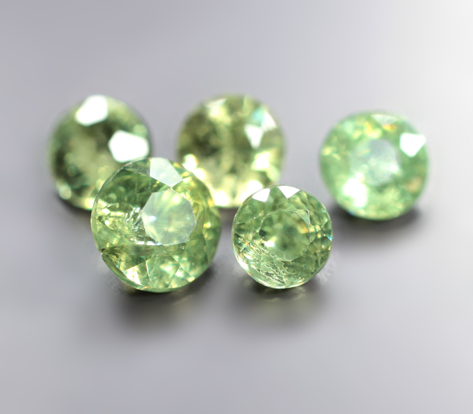 Набор из 5 демантоидов 0,8 карата