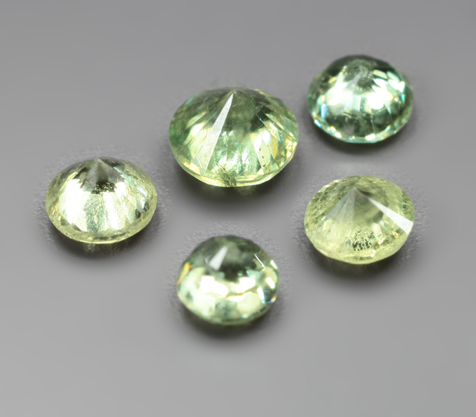 Набор из 5 демантоидов 0,8 карата