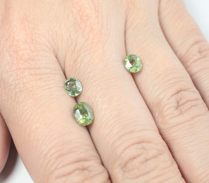 Высокая дисперсия! Крупный набор из 3 демантоидов 3,07 карата