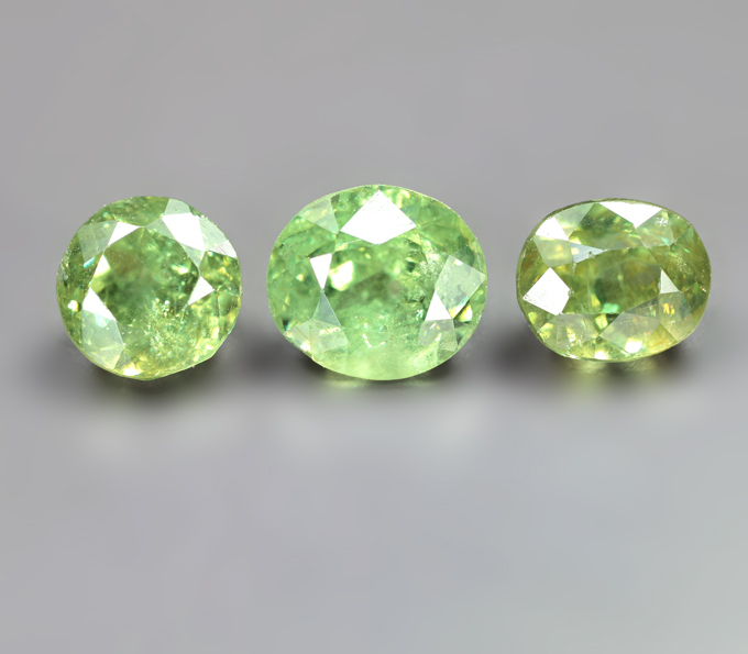 Высокая дисперсия! Крупный набор из 3 демантоидов 2,71 карата