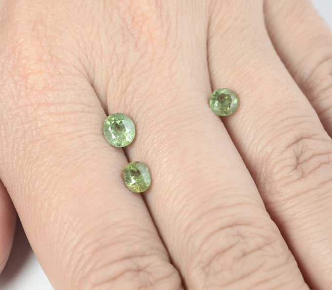 Высокая дисперсия! Крупный набор из 3 демантоидов 2,71 карата