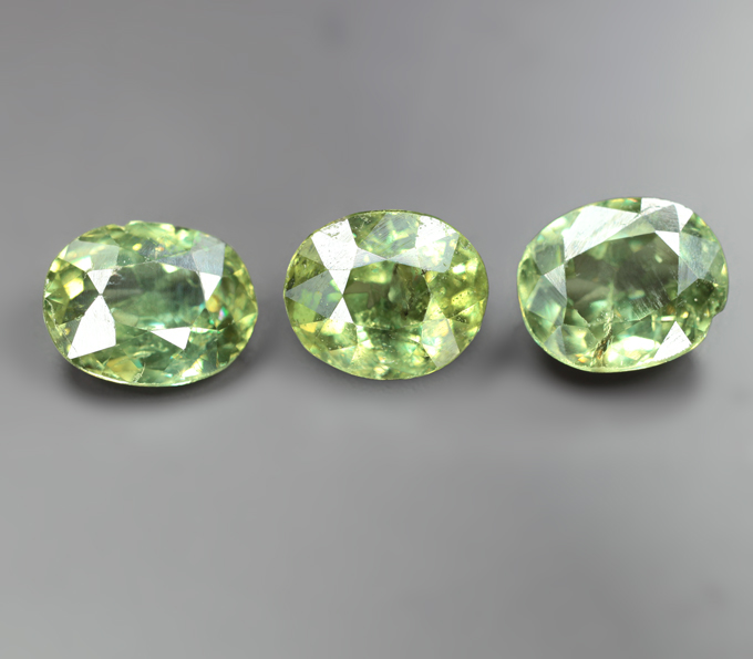 Высокая дисперсия! Крупный набор из 3 демантоидов 2,68 карата