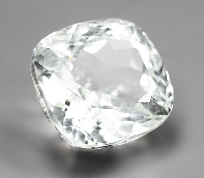 Чистейший крупный гошенит 8,84 карата