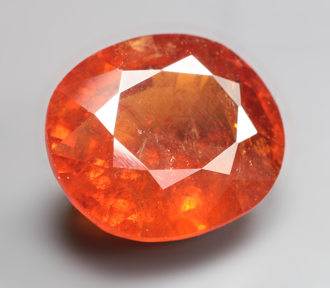 Крупный мандариновый спессартин гранат 7,27 карата