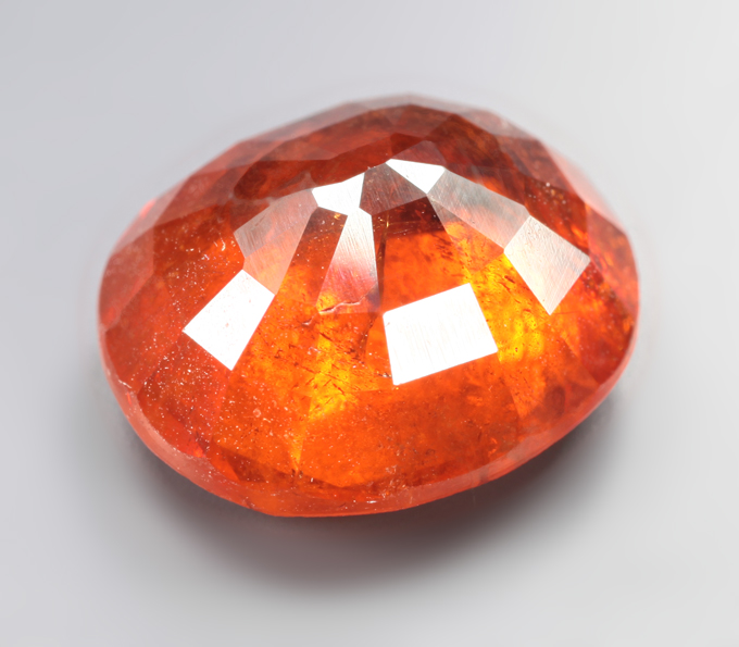 Крупный мандариновый спессартин гранат 7,27 карата