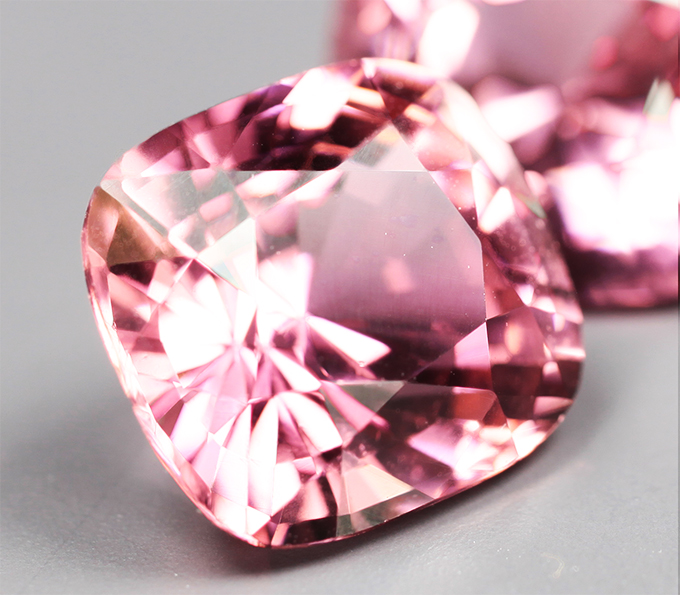 Open color grade! Пара розовато-пурпурных турмалинов высокой чистоты 7,08 карата