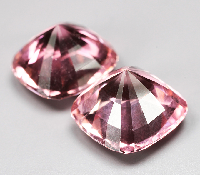 Open color grade! Пара розовато-пурпурных турмалинов высокой чистоты 7,08 карата