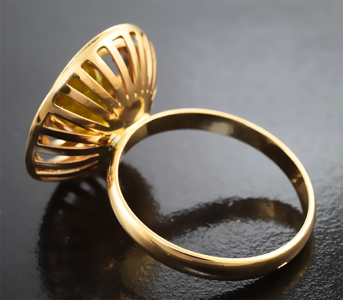 Комплект с желтыми сфенами 11,26 карата и бесцветными цирконами