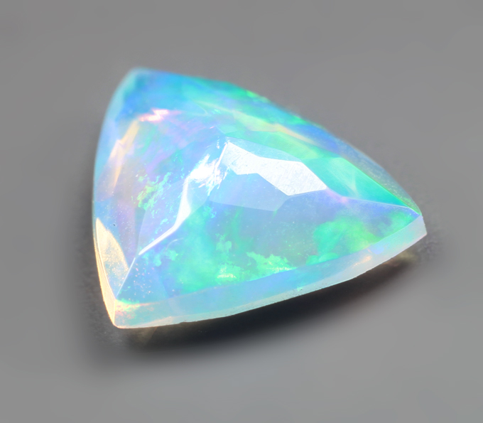 Ограненный эфиопский опал 0,75 карата