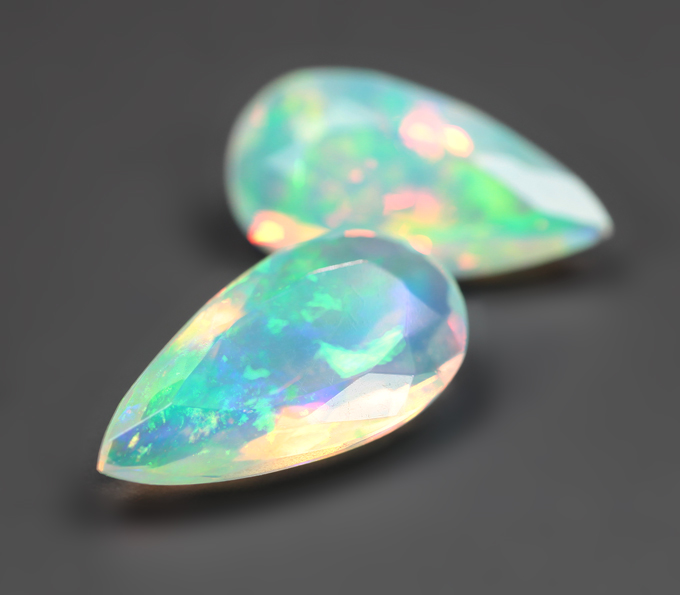 Пара ограненных эфиопских опалов 1,27 карата