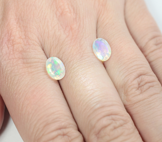 Пара ограненных эфиопских опалов 1,93 карата