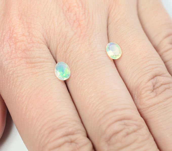 Пара ограненных эфиопских опалов 0,67 карата