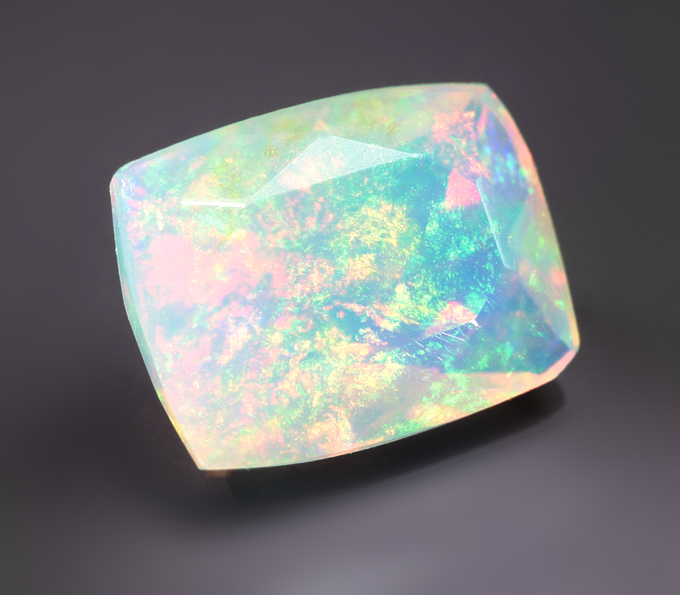 Ограненный эфиопский опал 0,59 карата