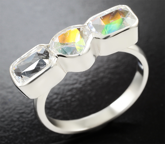 Серебро 925 Кольцо с ограненным лунным камнем 3,29 карата