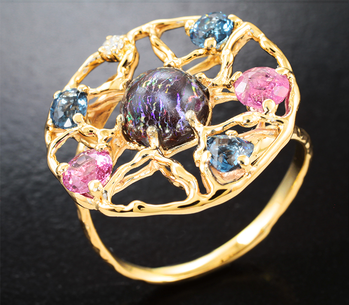 Кольцо с австралийским болдер опалом 1,55 карата, шпинелями и бриллиантом