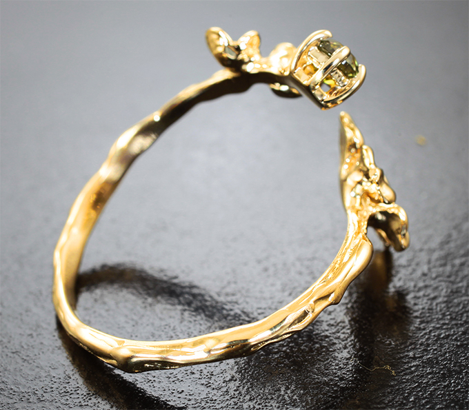 Комплект с уральскими топазолитами 0,86 карата и розовыми сапфирами