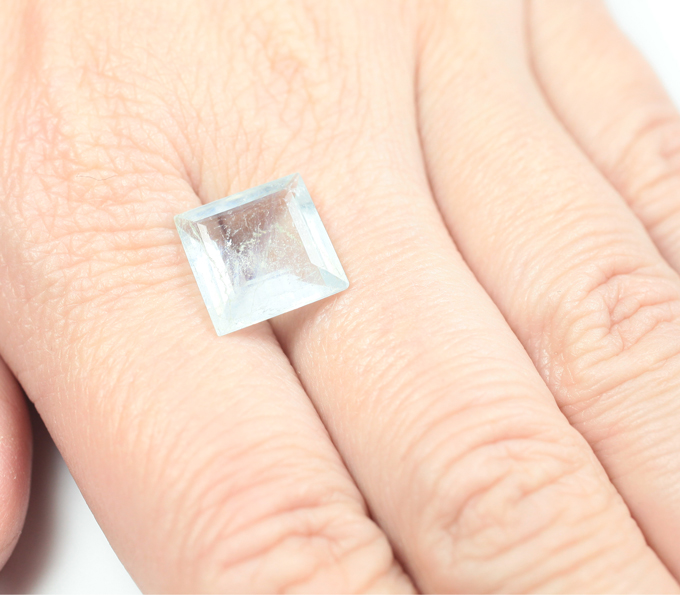 Аквамарин редкой огранки 5,49 карата